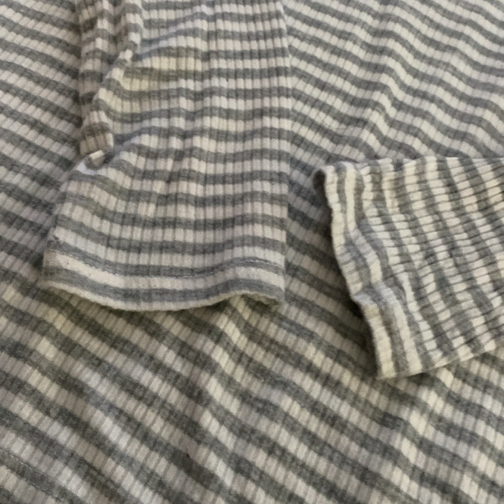 Forever 21 grey and white stripe shirt - Picture 5 of 5